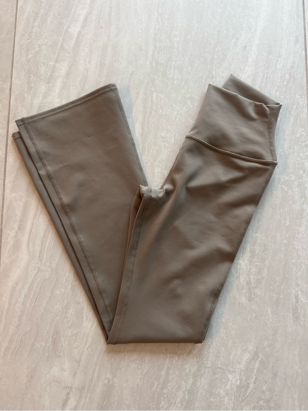 ALO Yoga High-Waist Flare Leg Active Leggings - Taupe